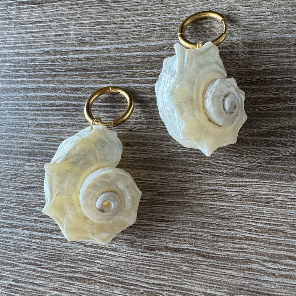 REVOLVE Pearl Shell Drop Earrings with Gold Hoops - Picture 3 of 5